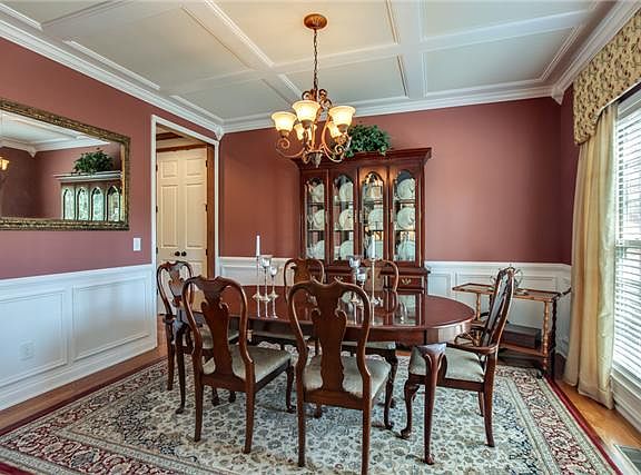4th image of 1059 Fitzroy Cir