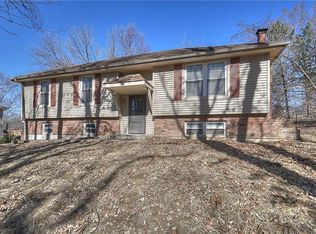 5908 N Adrian Ter, Kansas City, MO 64151
