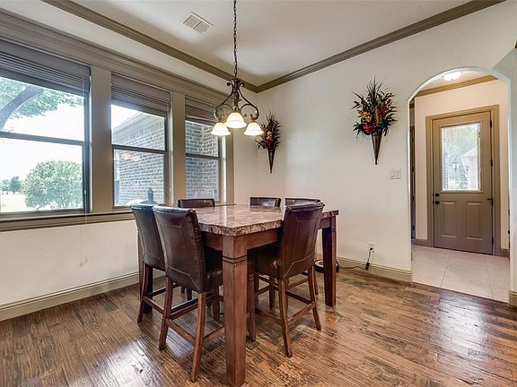 5th image of 1013 Crown Valley Dr