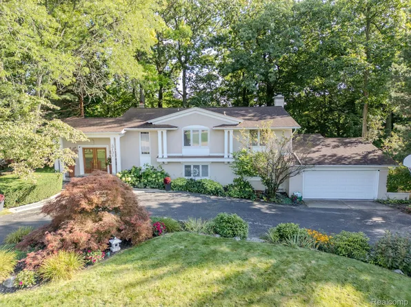 3131 Bloomfield Shore Dr, West Bloomfield, MI 48323