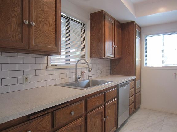 3rd image of 3025 Delevan Dr
