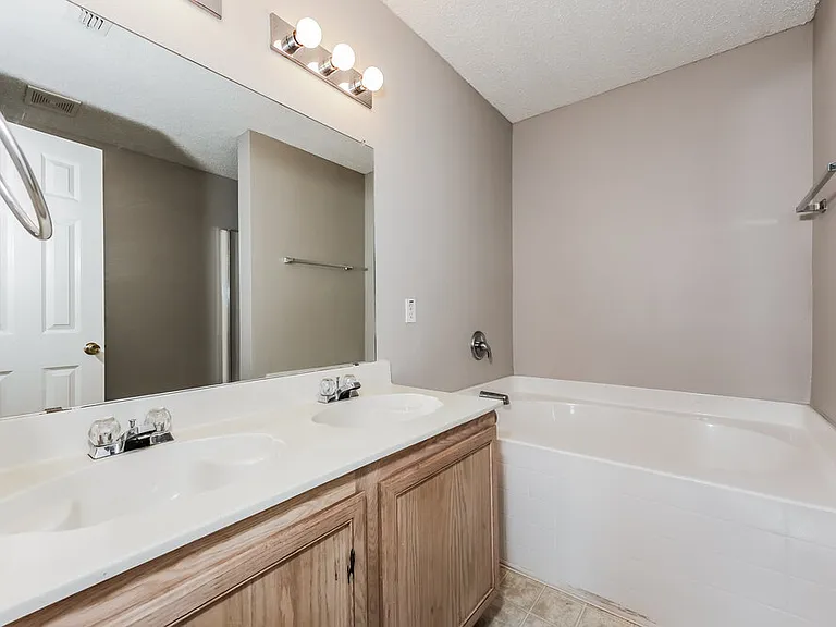 521 Merton Ct — Photo 11