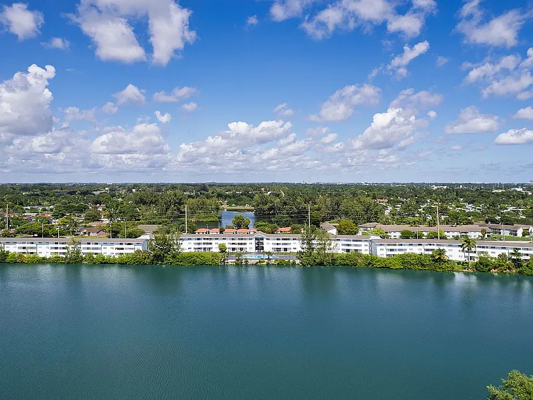 10-web-or-mls-LakeShore_Presidential_DJI_0219