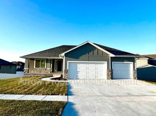 7855 Nicole Ln, Lincoln, NE 68516