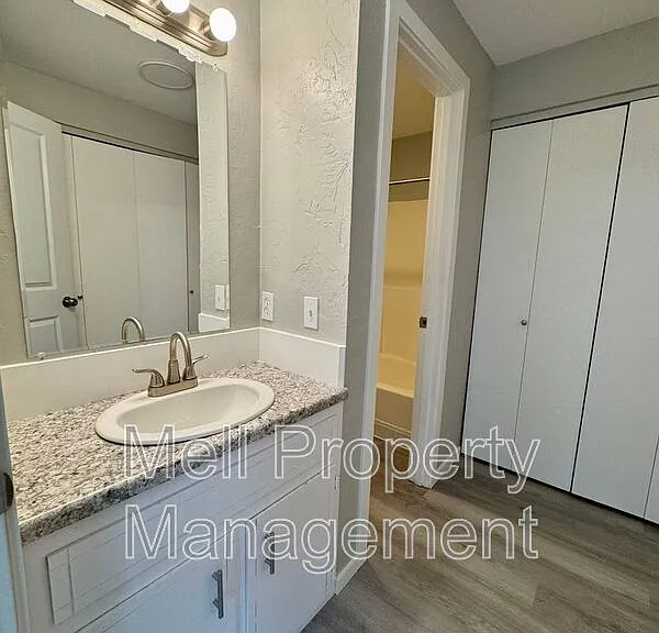 526 Holly Ln — Photo 10