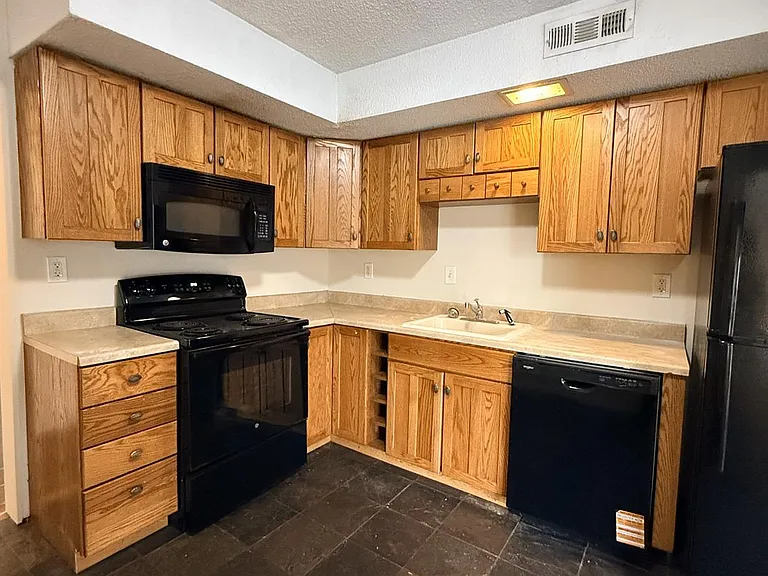 504 Heritage Dr — Photo 10