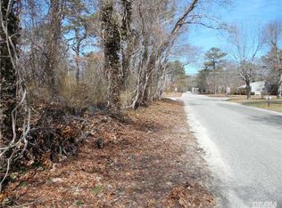 39 Argonne Rd W, Hampton Bays, NY 11946