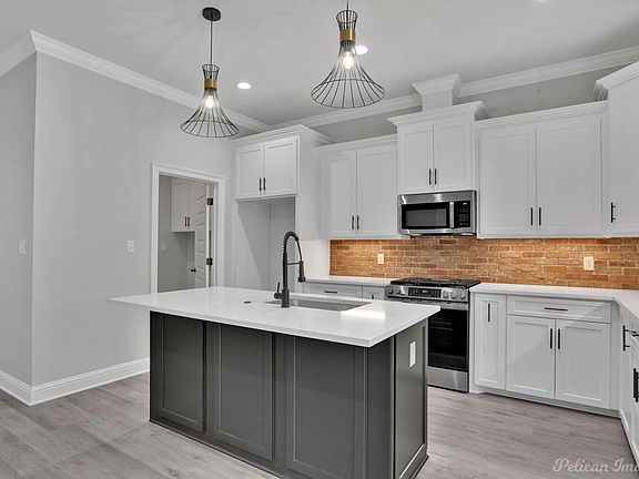 3rd image of 8142 Myrtlewood Dr
