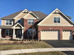 2 N Empress Ct, Hawthorn Woods, IL 60047
