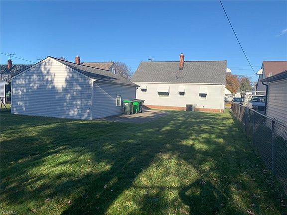 3rd image of 30164 Truman Ave