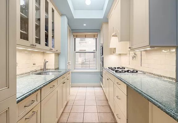 4th image of 670 W End Ave APT 8C