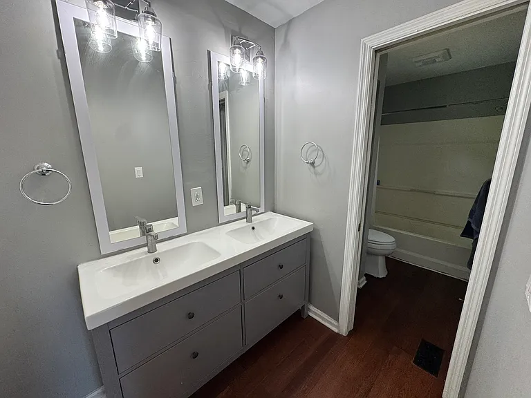 7327 Albert St — Photo 34