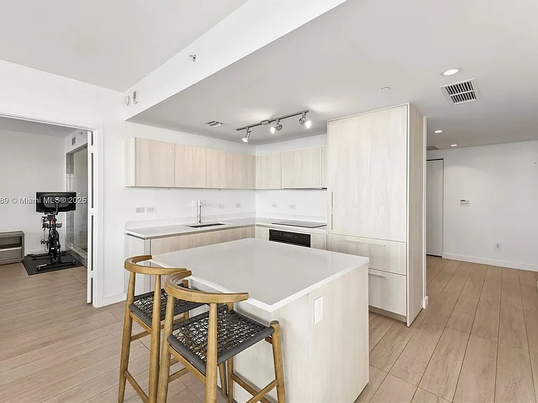 3131 NE 7th Ave #2206 — Photo 9