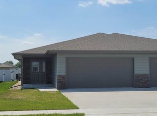 916 G Avenue Pl, Kearney, NE 68847