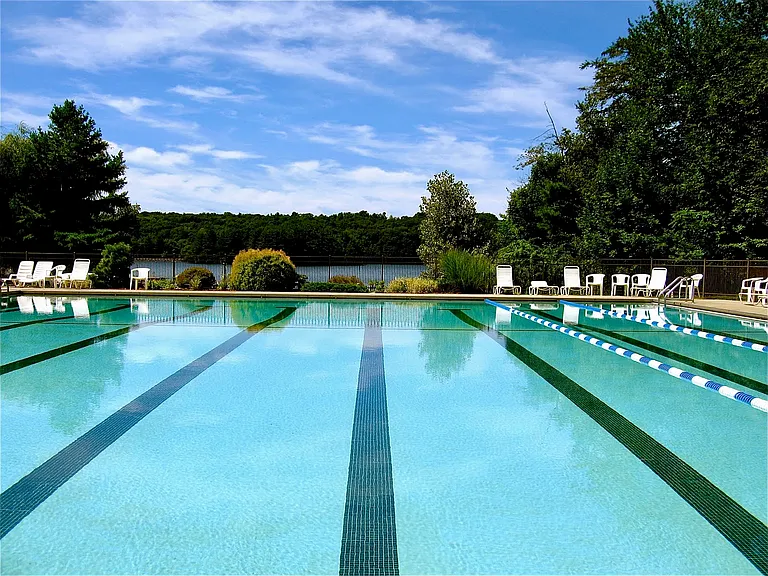 Woodridge Lake - Summer Pool
