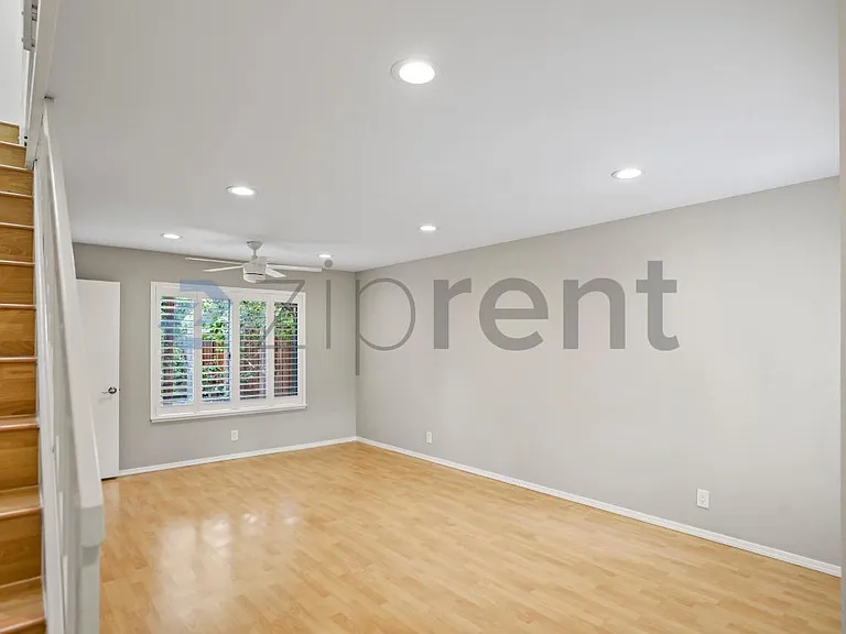 502 Pine Wood Ln — Photo 6
