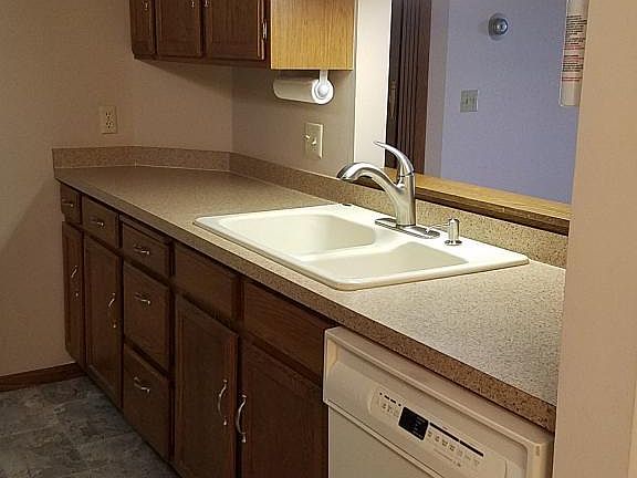 5th image of 1011 41st Ave NE APT 221