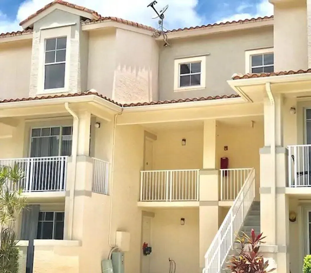2 bed, 2.0 bath, 1200 sqft, $2,600 — Photo 1