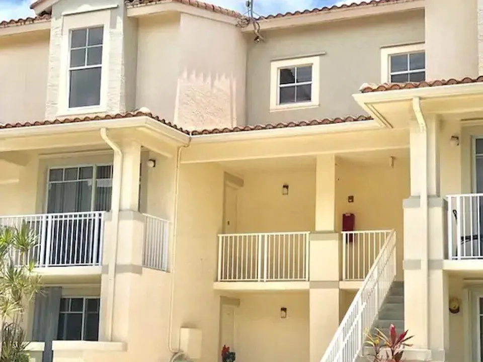 1136 Town Center Dr #23