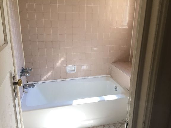 2nd image of 2581 36th St APT D2