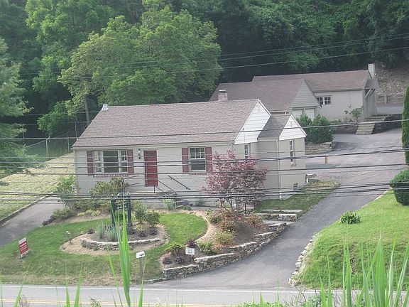 3rd image of 948 Matsonford Rd