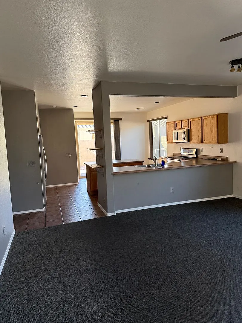 East Mesa Gated Community with Pool and Hot Tub — Photo 3