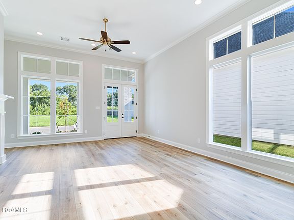4th image of 231 Jagged Grove Ln