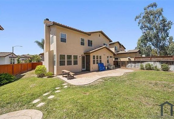 3rd image of 723 Dry Creek Dr