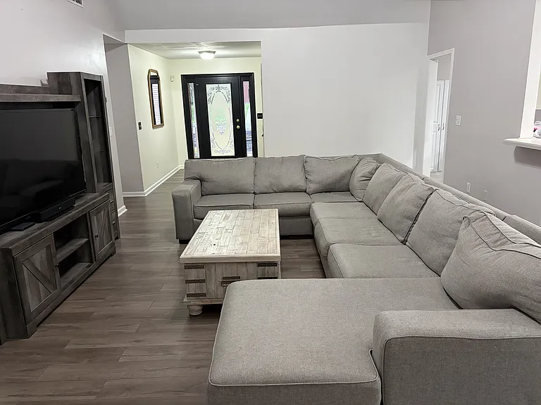 1050 Chapel Hill Dr — Photo 3