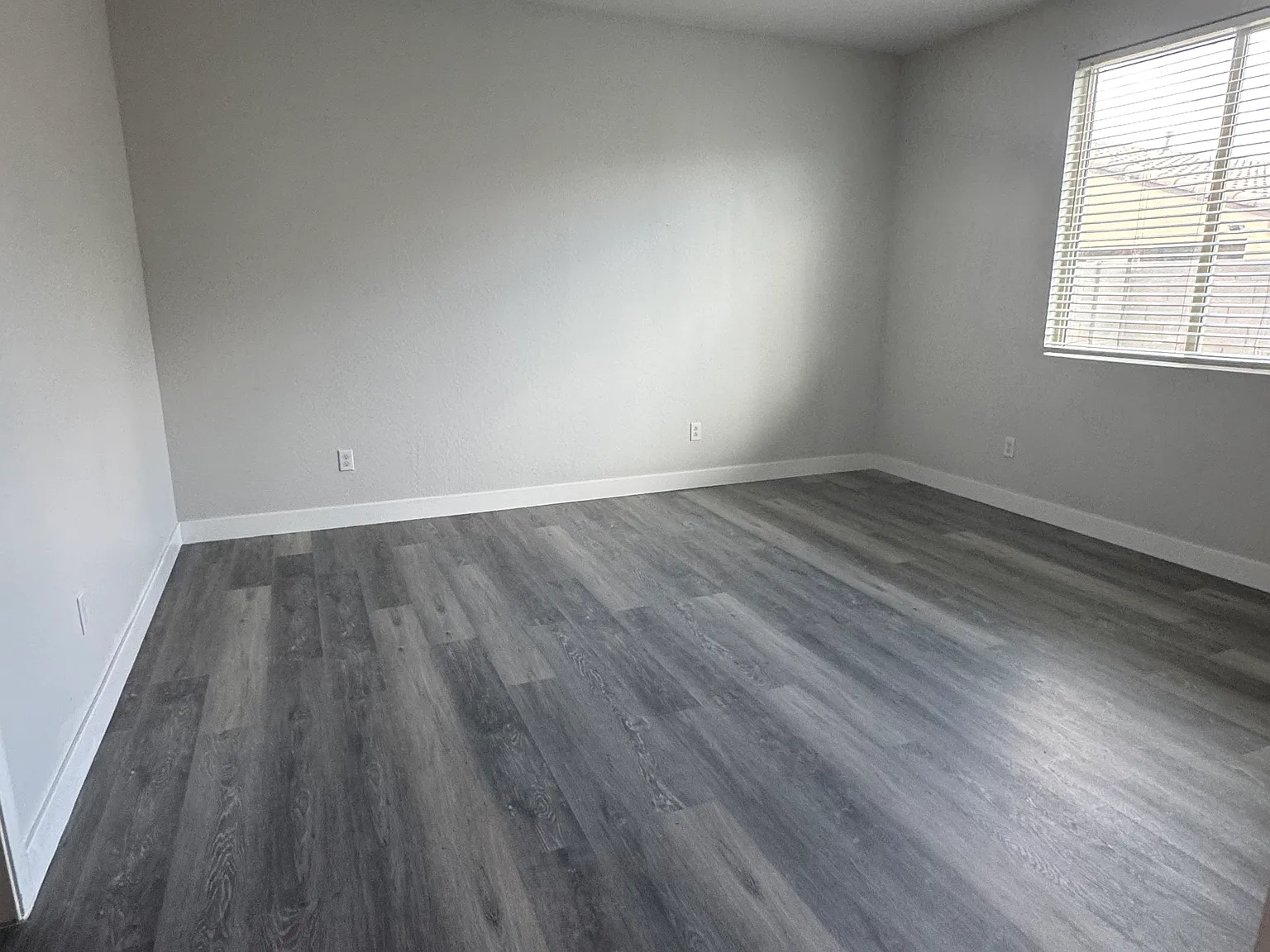 3 bed, 2.5 bath, 2020 sqft, $2,350 — Photo 4