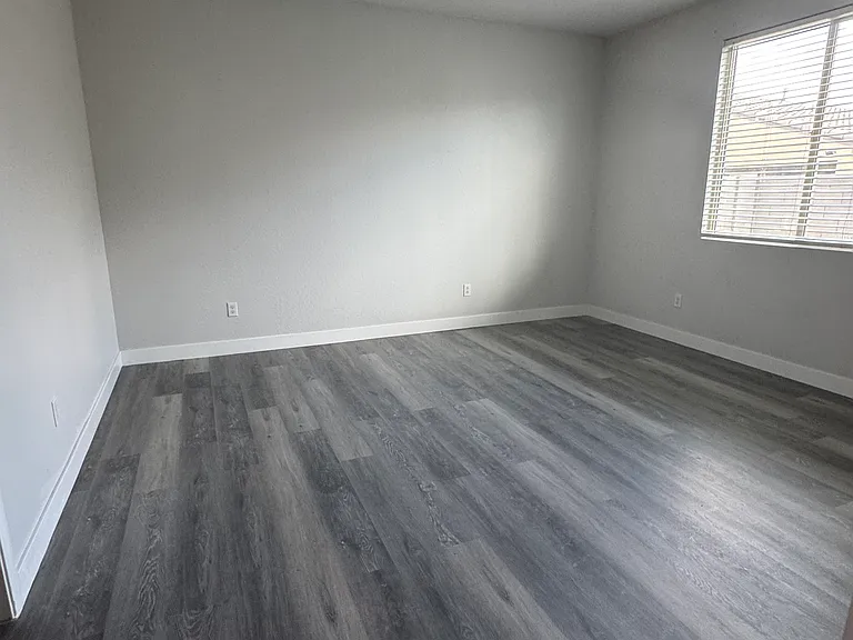 10973 W Polk St — Photo 4