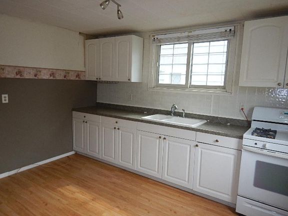 5th image of 245 W Warburton St