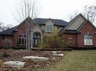 1070 Deer Path Trl, Oxford, MI 48371