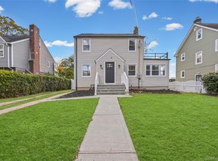 72 Woodside Ave, Freeport, NY 11520