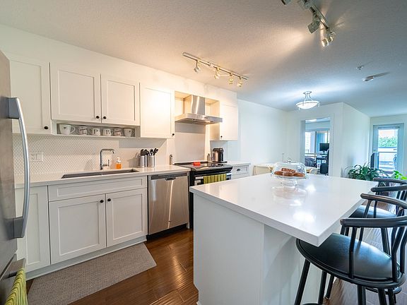 3rd image of 500 Royal Ave #215