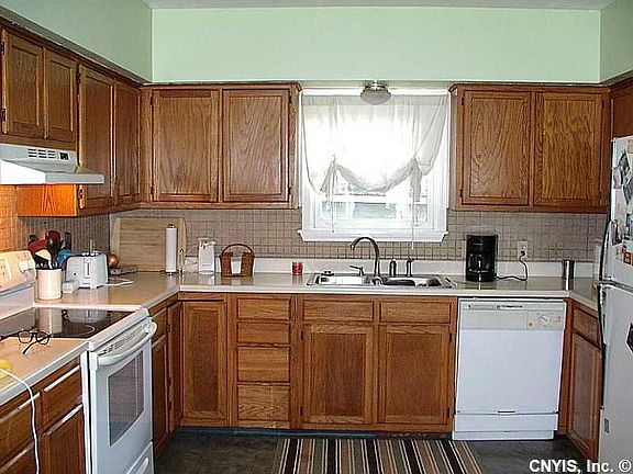3rd image of 2 Walnut St