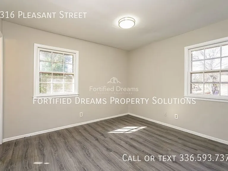 1316 Pleasant St — Photo 5
