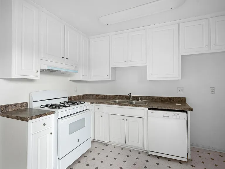 17931 Devonshire St #1 — Photo 11