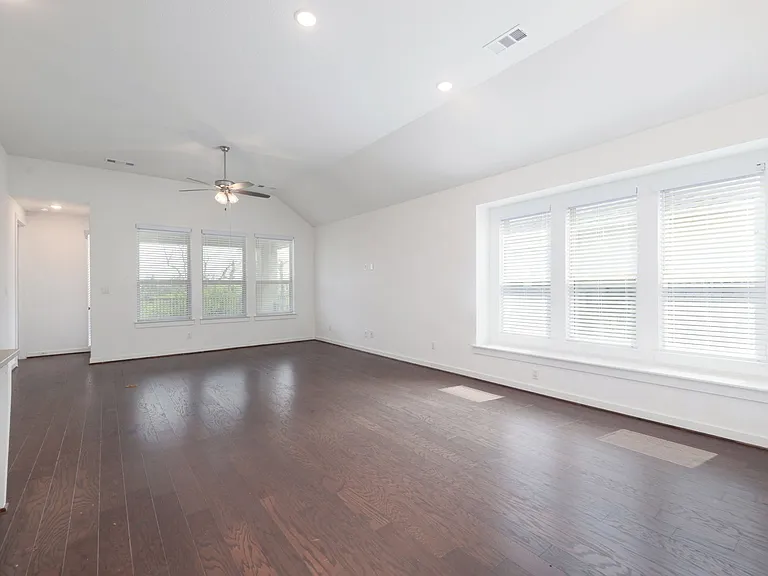 124 Rosebush Dr — Photo 10