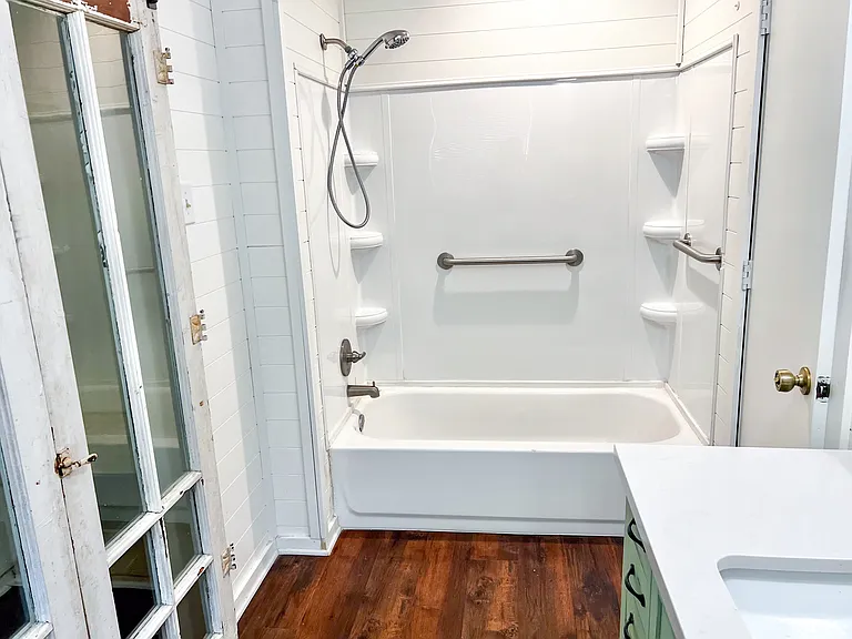 182 Douglas St — Photo 18