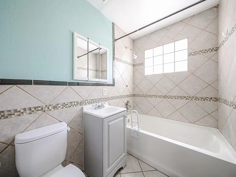 2217 E Harvard St — Photo 12