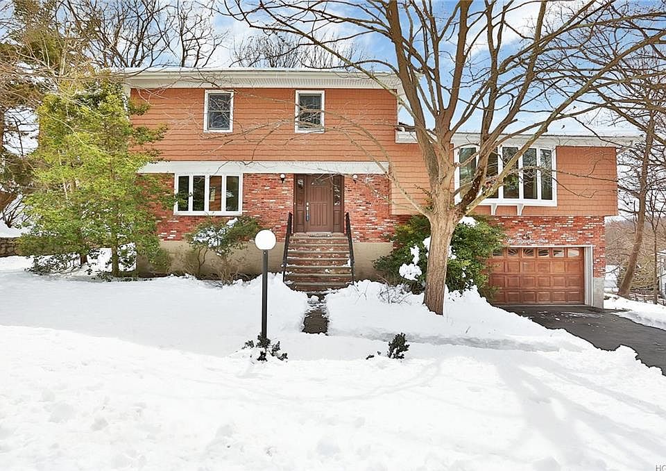 1st image of 4 Algonquin Dr