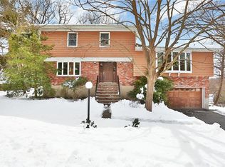 4 Algonquin Dr, Irvington, NY 10533