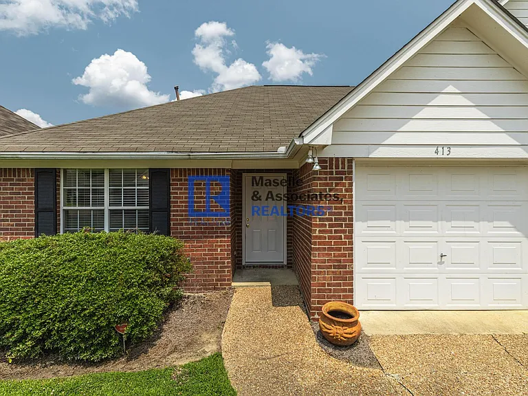 413 Woodlake Ln — Photo 6