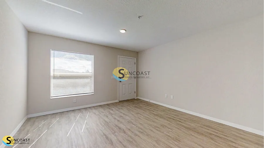 Gorgeous 1 Bed End Unit Apt in Silver Springs Shores! — Photo 3