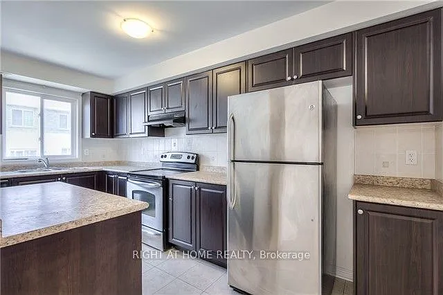 10 Wilkes Cres — Photo 4