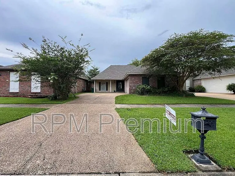 3995 Water Oak Dr — Photo 2