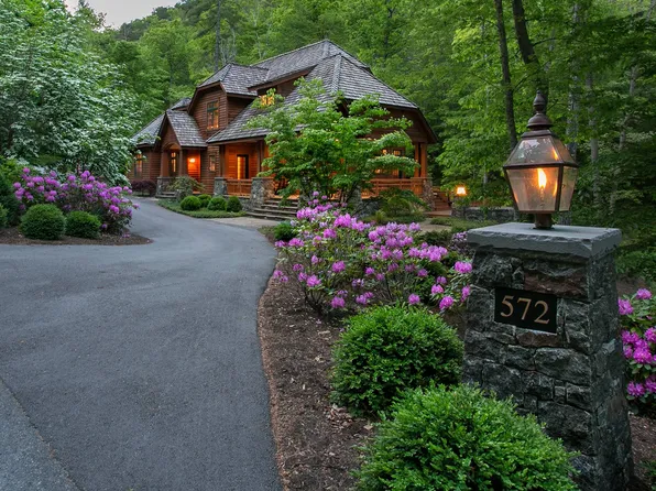 572 Sugar Creek Holw, White Sulphur Springs, WV 24986