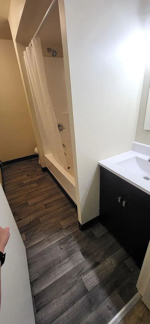 142 N Main St — Photo 3