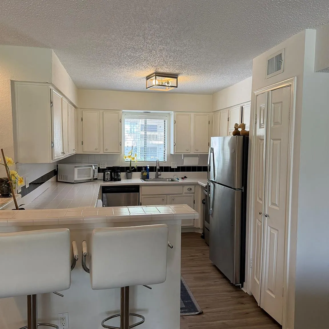 1 bed, 1.0 bath, 662 sqft, $1,300 — Photo 2